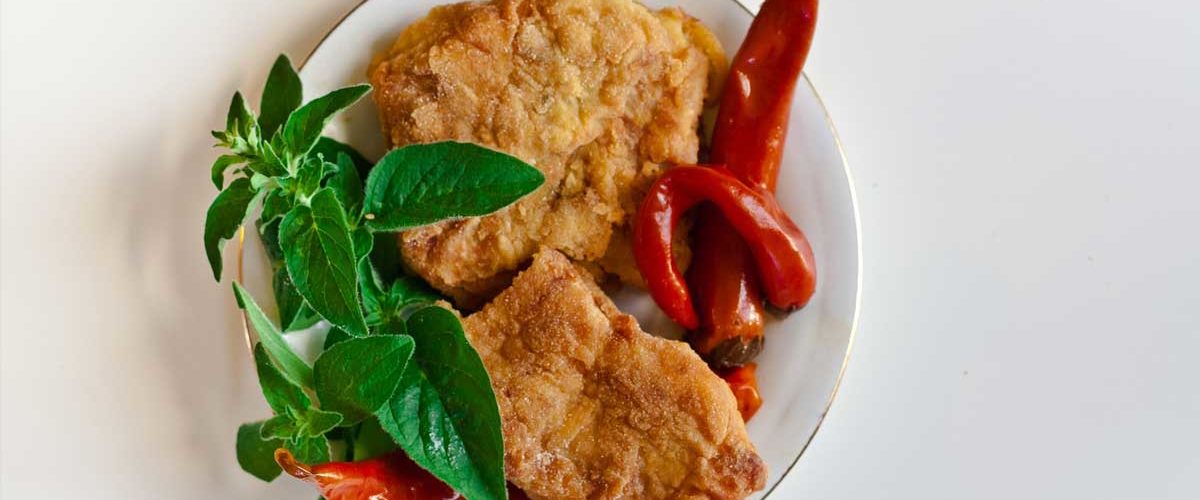Fried fish with chili pepper and mint