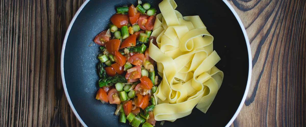 Pasta tagliatelle with asparagus and tomatoes